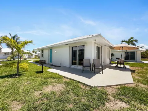 Golf Cart Included, Acklins Villa, Treasure Cay, Bahamas, 100 yards from beach Hotels in 