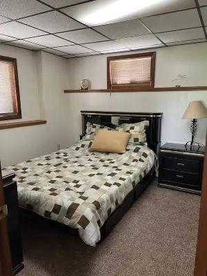GRAHAM HOUSE /Relax, Walkout. close to Casino, farmers market,shops, and eats