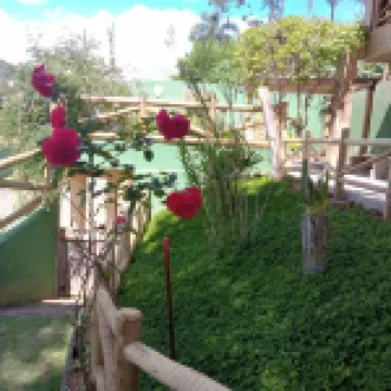 House in beautiful condominium in downtown Itaipava with beautiful view.