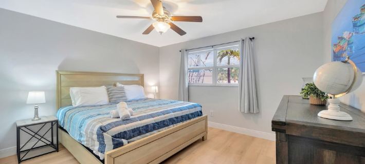 Nautical Landings West close to Honeymoon Island and dock access! Hotels in Dunedin