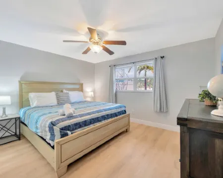 Nautical Landings West close to Honeymoon Island and dock access! Hotels in Dunedin