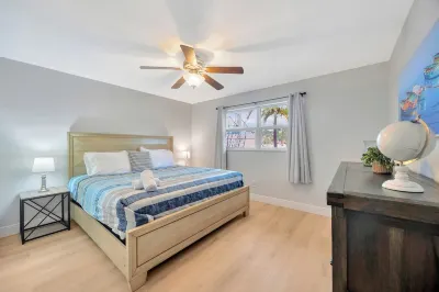 Nautical Landings West close to Honeymoon Island and dock access! Hotels near Oasis Beach