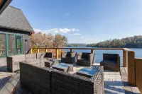New Custom Mountain Lake House with the Best Views