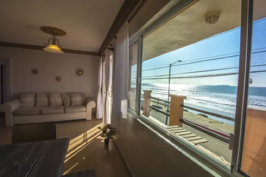 2 BDR - BEACHFRONT Cozy Apt