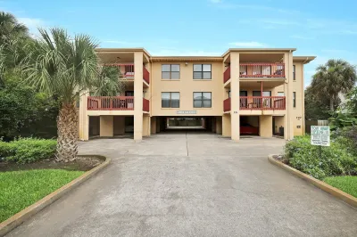 After Dune Delight is a cozy 2 bed 2 bath condo 1.5 blocks from the  Beach.