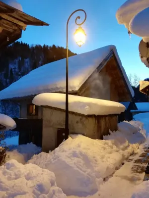 Charming Village Chalet 1100 m - 4 Seasons - Glandon and Croix de Fer Passes