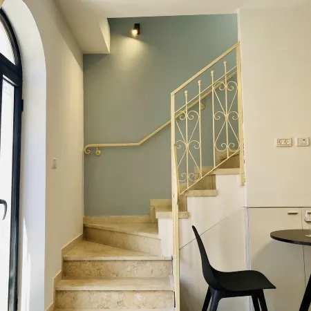 Charming Kosher Duplex with Balcony, City Center, Next to Machane Yehuda Market!