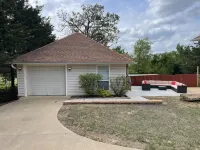 Wolf Trail Suite next to scenic 18 hole Golf course. Fort Smith AR close by.