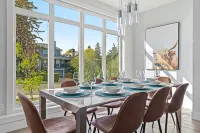 Luxury Home in Quiet Neighborhood near Downtown with Fast Wi-F & 3 Workspaces