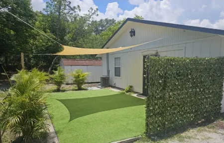 Restful Get -A - Away. 10 min from the beach!! Отели рядом с достопримечательностью «Ларго Спортс Комплекс»