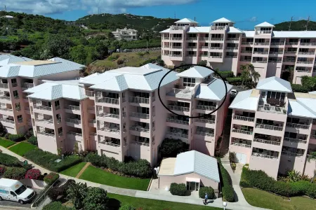 Amazing Beachfront Condo: Stunning Views, Pool, Restaurant, Steps to the Beach!