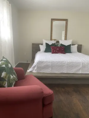 Chic quite cul-de-sac seconds from all major hywys and Emmaus tri-angle Hotels in Allentown