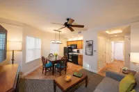 Beautiful 1 Bedroom Villa in Orlando. Located between DisneyWorld & Sea World