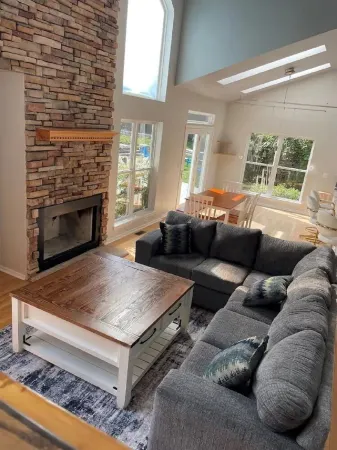 Large Group Retreat w/ secluded party room and private pool