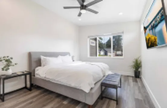 New Modern Townhome- downtown CDA-minutes to waterfront, restaurants, and shops!