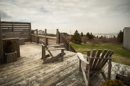 Luxury Hillside Home Overlooking Cabot Links