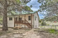 Charming Cloudcroft Cabin w/ Deck & Mtn Views - 3-Star