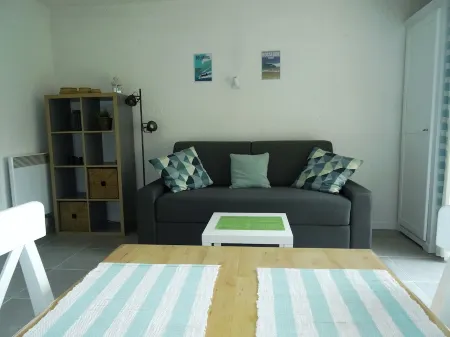 200m from Hossegor beaches, studio overlooking garden