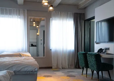 Olive Inn Berlin Отели рядом с достопримечательностью «Glienicker Brücke»