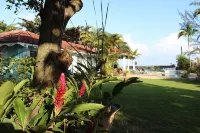 Baywatch - seaside villa, modern, spectacular location & garden, pool, cook Hotels in 