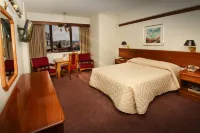 Hotel Diplomat Hotels near Palacio Portales