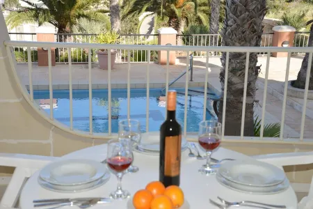 Villa Apartments in a Spectacular location near to everything! Отели рядом с достопримечательностью «Mellieha Beach»