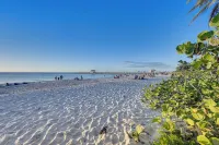 Sleek Coastal Abode 1 Block to Naples Beach! - spa