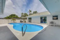 3 Mi to Beach: Modern Retreat in Largo! - Private Pools