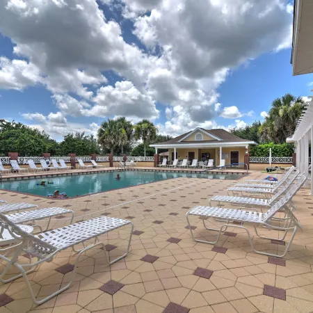 Pet-friendly Villages Home, Walk to Golf & Pool!