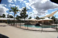 Jolly Swagman Motor Inn - Pools