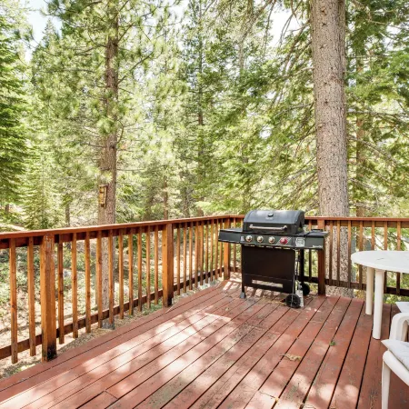 1 Mi to Heavenly Resort: Cozy Home w/ Deck!