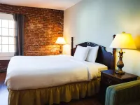 Commodore Hotel & Café Hotels in Perry County