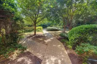 Convenient Arlington Condo about 4 Mi to National Mall