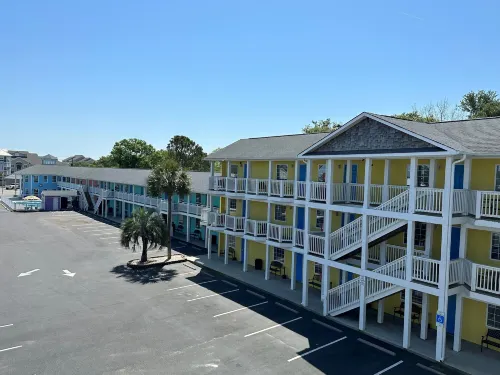 Pirates Cove Hotels in Federal Point