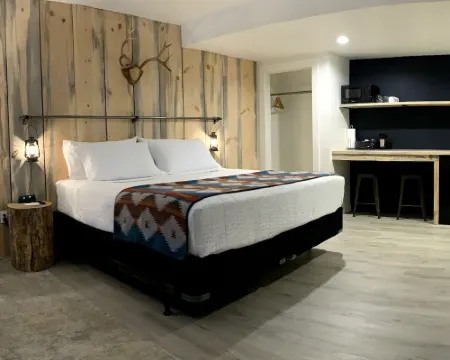 Outdoors Inn Hotels in Bonner County