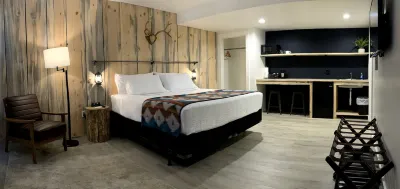 Outdoors Inn Hotels in Ponderay