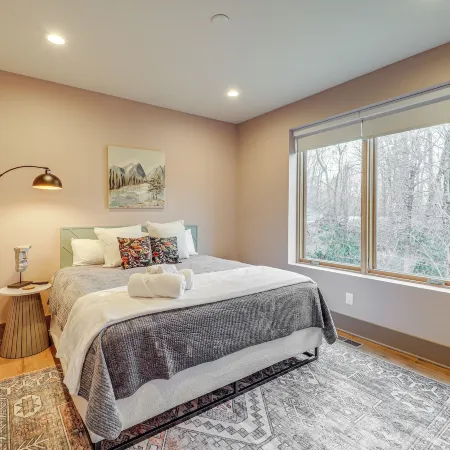 Group Getaway! 8,000-sq-ft Gem, Arcade + Theater