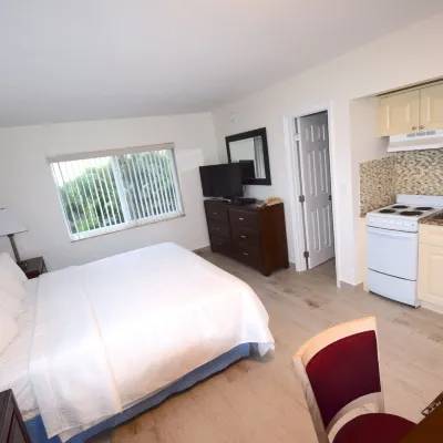 Surf Side Resort Hotels near Pompano Pier