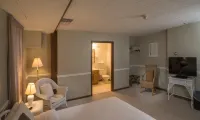 Sugarcreek Village Inn Hotels in Wayne Township