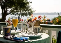 The Stirling House Waterfront Inn Greenport - breakfast