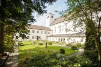 Kloster St. Josef Hotel dekat Rectory St. John