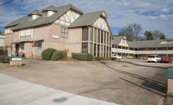 Victorian Inn & Suites