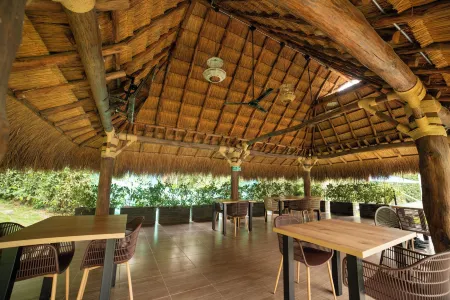 Hotel Natural Hill's by H&R Отели в г. Нокайма