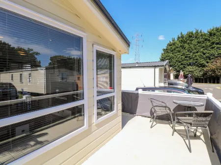 Hazell Thorne Hideaway