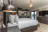 Ghost Light Inn Hotels in Stockton