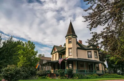 Hummingbird Inn Hotels near إيستون