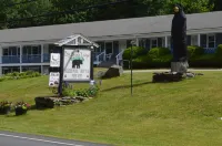 Big Bears Lodge Hotels in Dover
