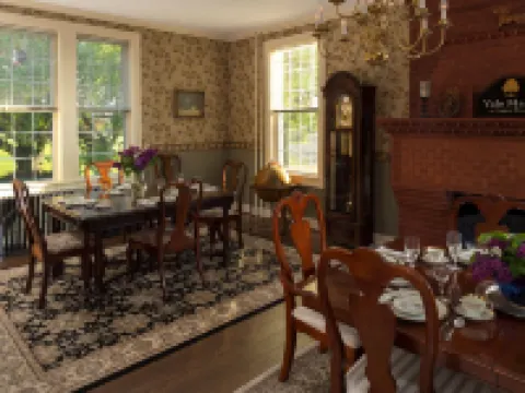 Yale Manor B&B & Yurt Glamping Hotels in Varick