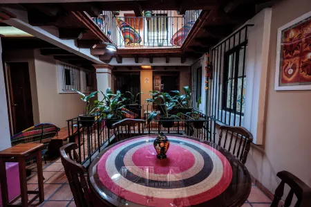 Hotel Rosa Mexicano Отели рядом с достопримечательностью «Templo of the Compa?ia de Jesus»