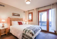 Outland Chalet & Suites Great Smoky Mountains Hotels in Barkers Creek